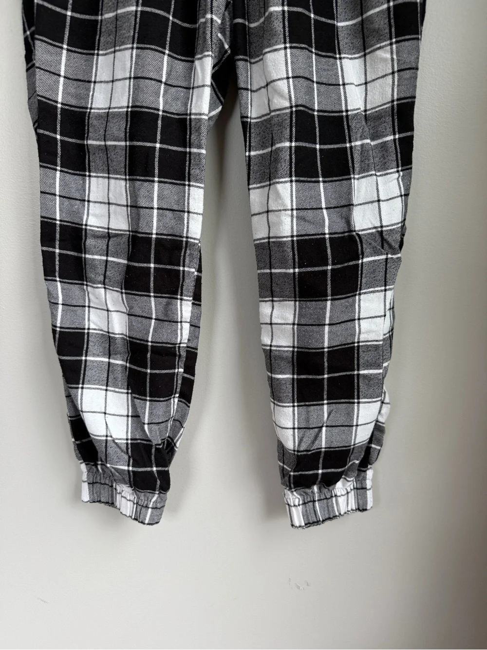 Hollister Women’s Black & White Plaid Pajama Pants | Size: Small